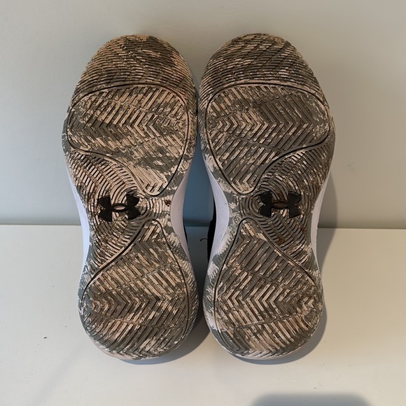 Under Armour Grade School Jet 21 Basketball - Picture 5 of 5